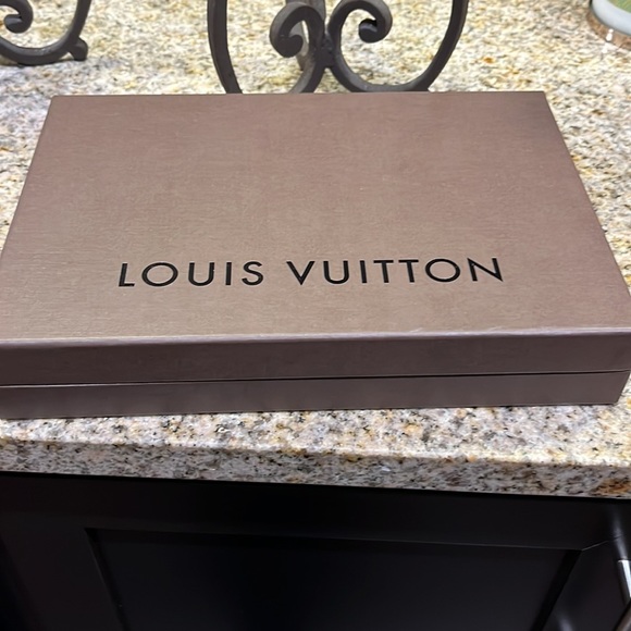 Louis Vuitton Zippy Wallet - Picture 13 of 13